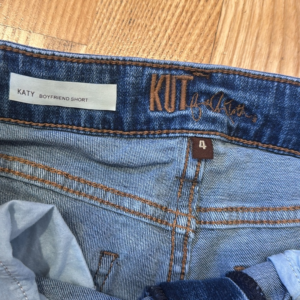 Kut From the Kloth Women's Katy Boyfriend Shorts Size 4 Denim Short Jean Shorts - Picture 2 of 7